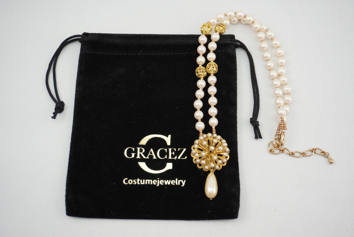 パールシャワーのペンダントネックレス