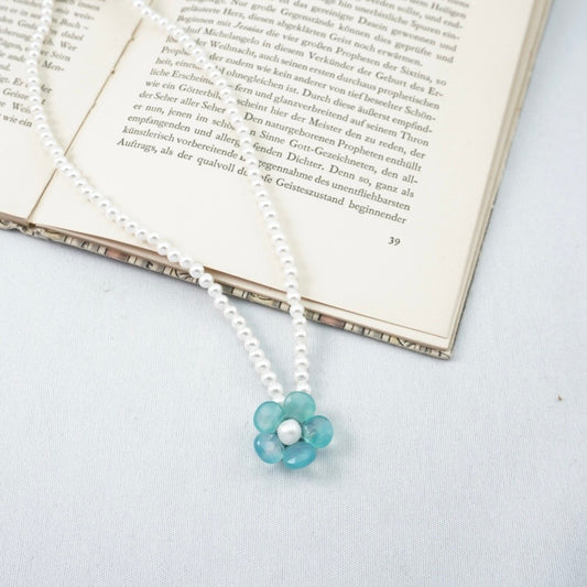 カルセドニーのお花のネックレス