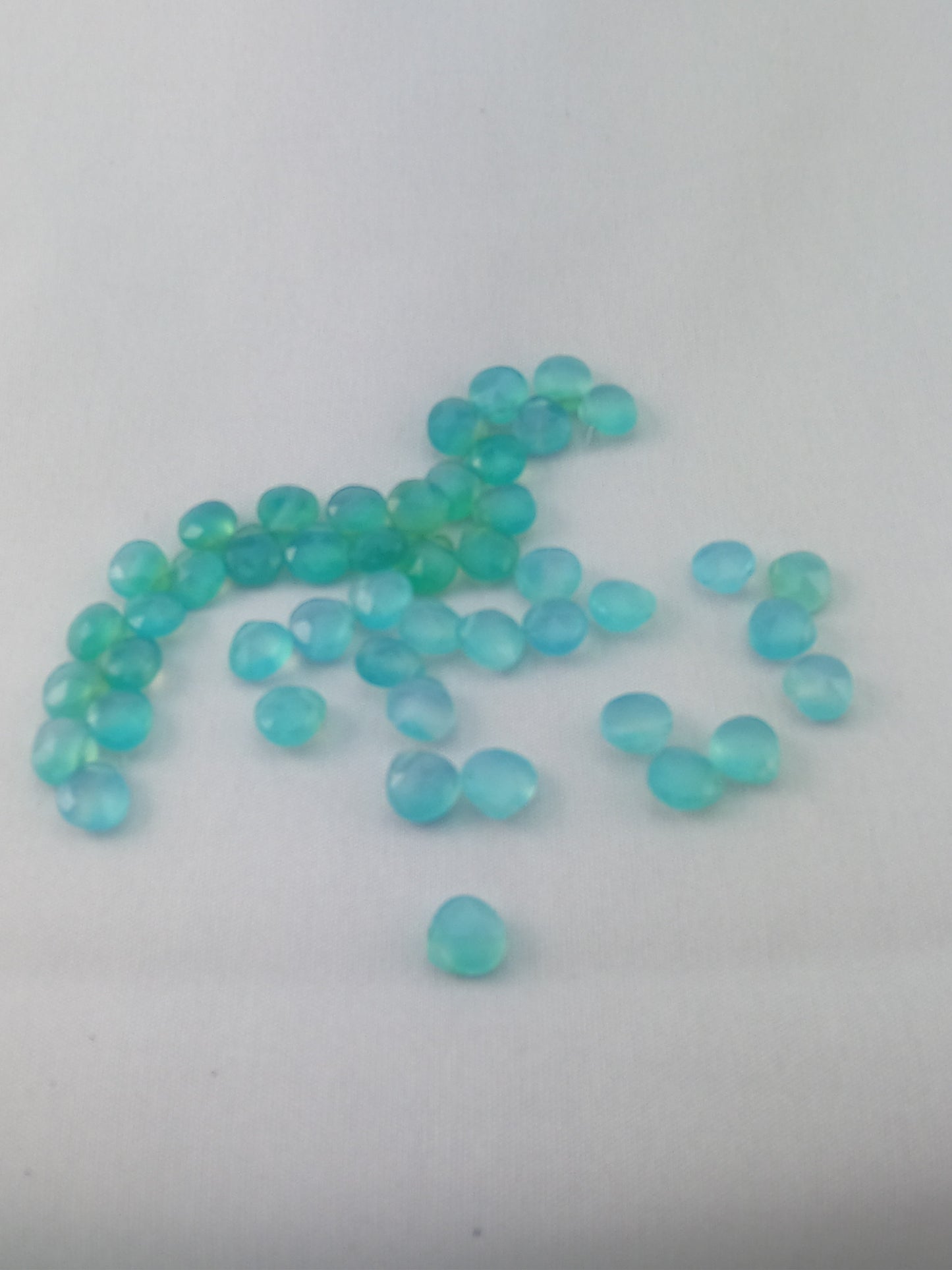 カルセドニーのお花のネックレス