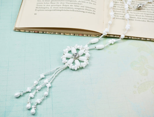 花編みモチーフのホワイトネックレス