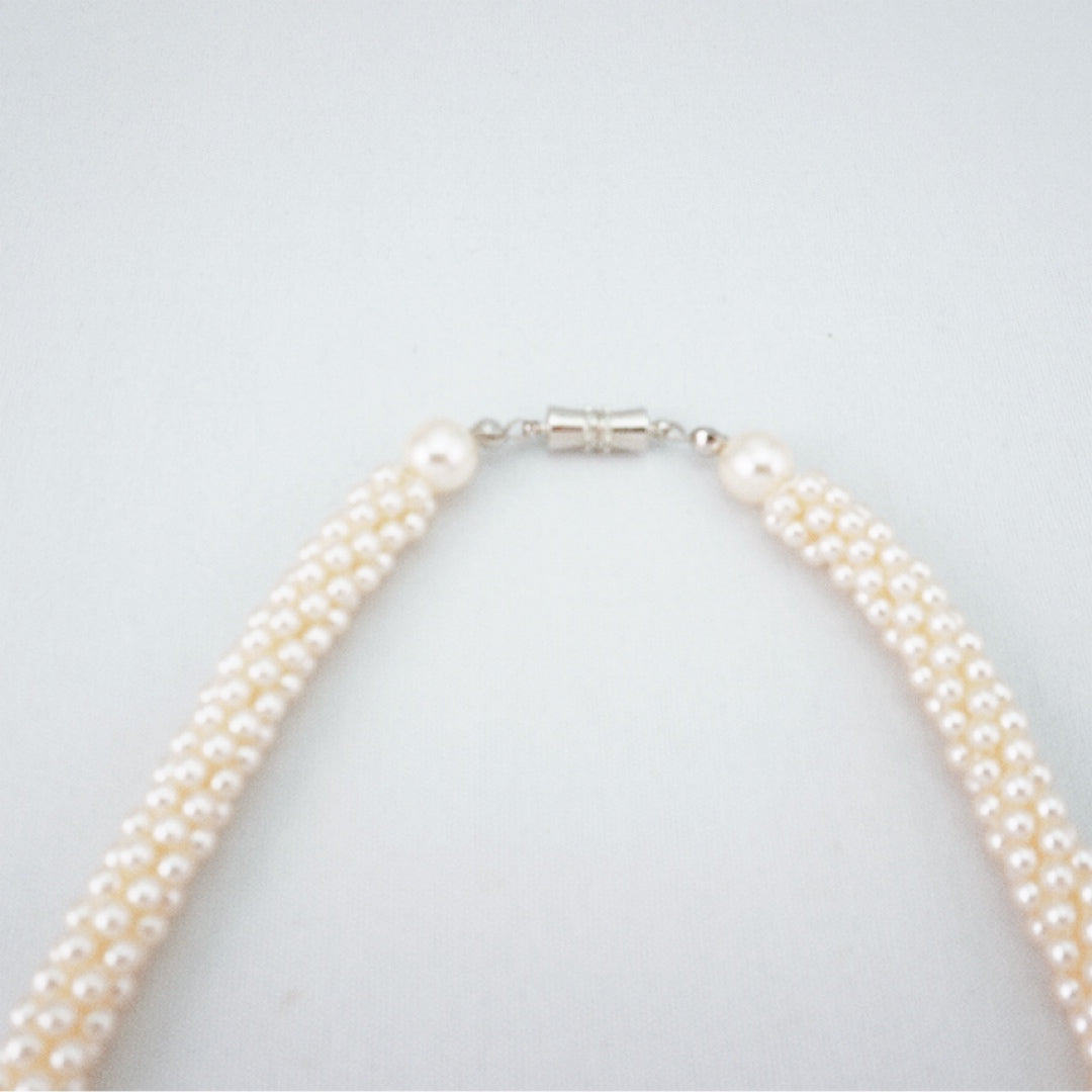 パールのクロッシェネックレス