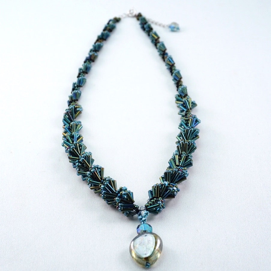 ディープグリーンのネックレス