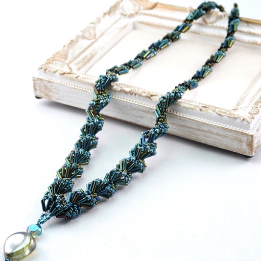 ディープグリーンのネックレス