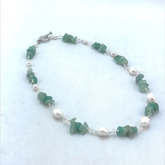 アベンチュリンと淡水パールネックレス